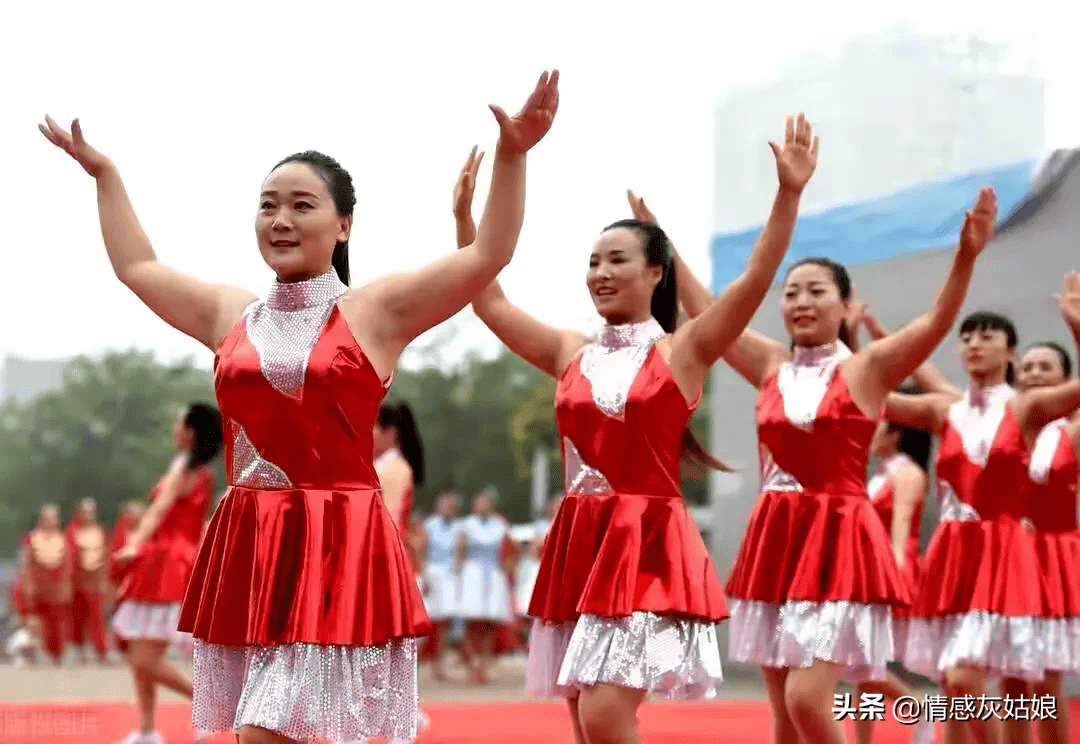 
为何要规劝已婚女人 不要着迷广场舞？3个60岁女人道出心里的痛【ayx官网】(图8)