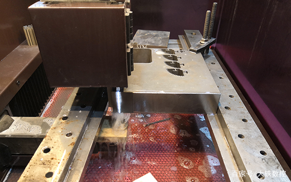 ayx官方网站|
立领 袖口有刺绣 全国生态情况执法人员将统一着装啦