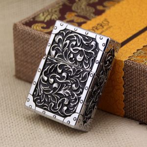 爱游戏（ayx）中国官方网站-谁换了我的快递！用顺丰邮车辆挂号本 4S店收件却酿成润滑油海报