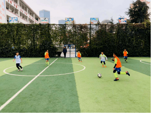 【足球联赛】驰骋绿茵场 点燃足球梦——南站小学举行2020年“校长杯”班级足球联赛“ayx官网”(图7)
【足球联赛】驰骋绿茵场 点燃足球梦——南站小学举行2020年“校长杯”班级足球联赛“ayx官网”(图7)