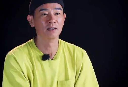 ayx官方网站：
王源官方身高170 陈小春官方身高178 两人同框后 到底谁说谎(图3)