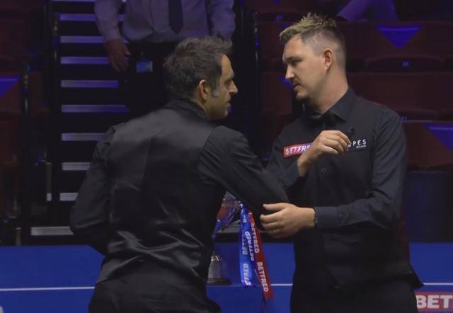 
2020年斯诺克世锦赛奥沙利文188威尔逊捧第六座世锦赛冠军奖杯_ayx官方网站(图4)