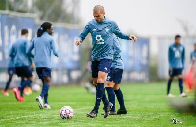 ayx官方网站|
彭雷：欧冠解读！葡超法甲强强对话 波尔图能否击退马赛？(图3)