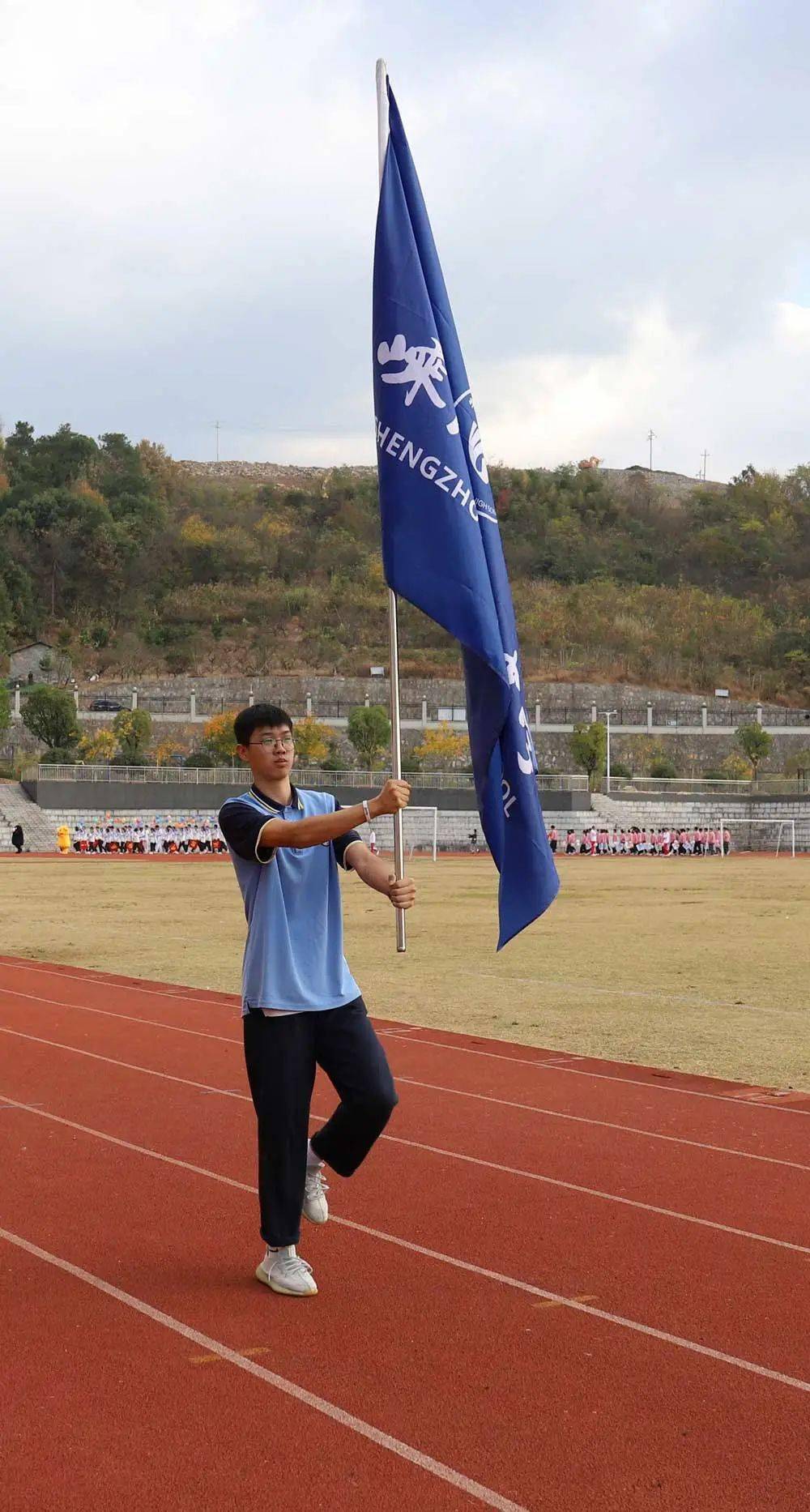 ayx官方网站：
居然另有这样的角逐项目 嵊高第五届体育节亮了！(图10)