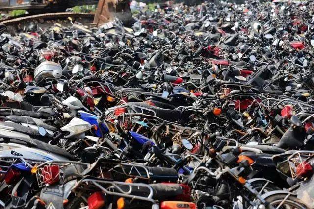 ‘ayx官网’
报废摩托销毁！摩托车报废年限何时取消？