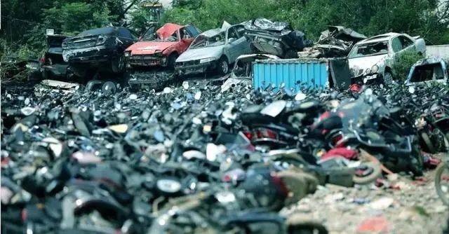 ‘ayx官网’
报废摩托销毁！摩托车报废年限何时取消？(图17)