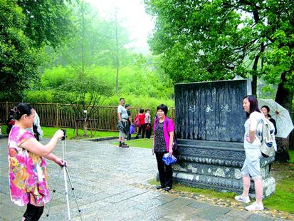 ‘ayx官网’
多特蒙德换帅首战 是扫地僧的剧本 还是送分童子