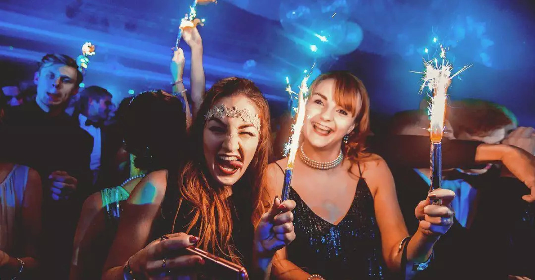 曼联官方正式宣布莫耶斯下课 仅在位295天由吉格斯接任_ayx官方网站